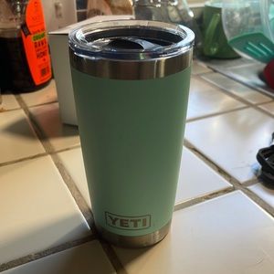 Yeti Rambler Tumbler 20 oz